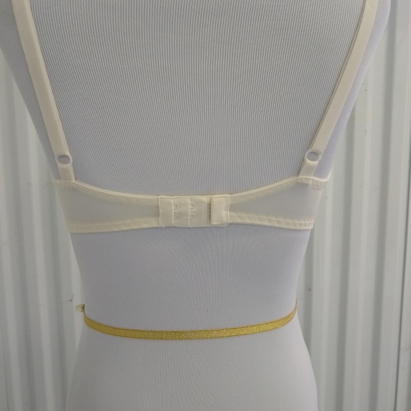 NWT Luxurious White Lace Bra Lingerie - Picture 7 of 8